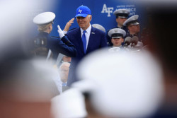 Waduh! Presiden AS Joe Biden Jatuh, Begini Kondisinya...