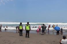 Petugas Pantai Terus Berjaga Selama Long Weekend, Cegah Laka Laut