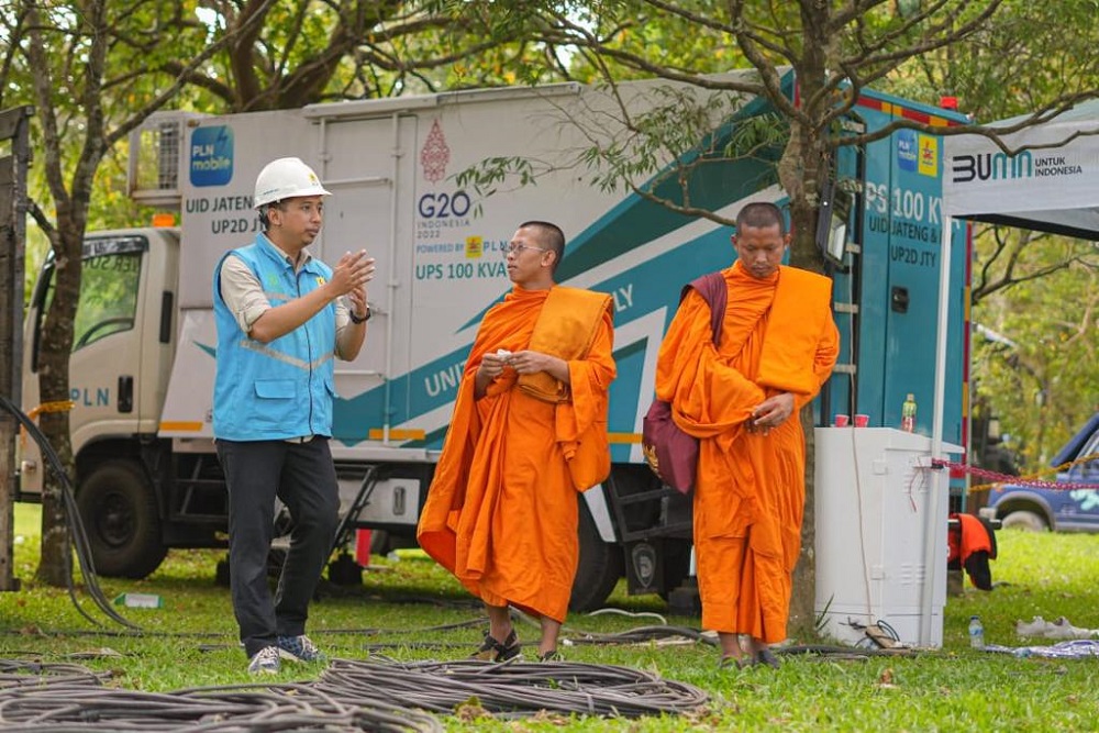 PLN Kawal Keandalan Listrik Mulai Dari Perjalanan Para Biksu Hingga Puncak Peringatan Waisak di Borobudur