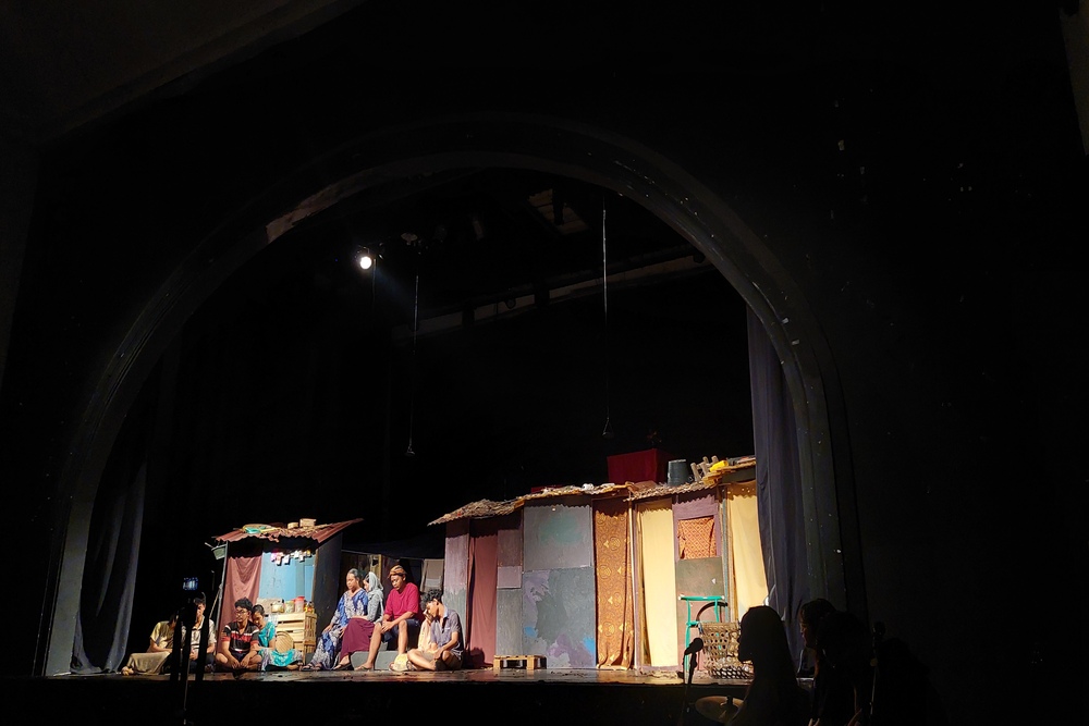 Angkat Kisah Kelompok Marjinal, Teater Gadjah Mada Gelar Studi Pentas 'Bom-bom'