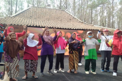 Hari Lanjut Usia Nasional, Tetap Ceria di Usia Senja karena Sumeleh