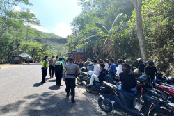 Razia Motor di JJLS Gunungkidul, Polisi Temukan Remaja Bawa Gergaji dan Arak Pisang Klutuk