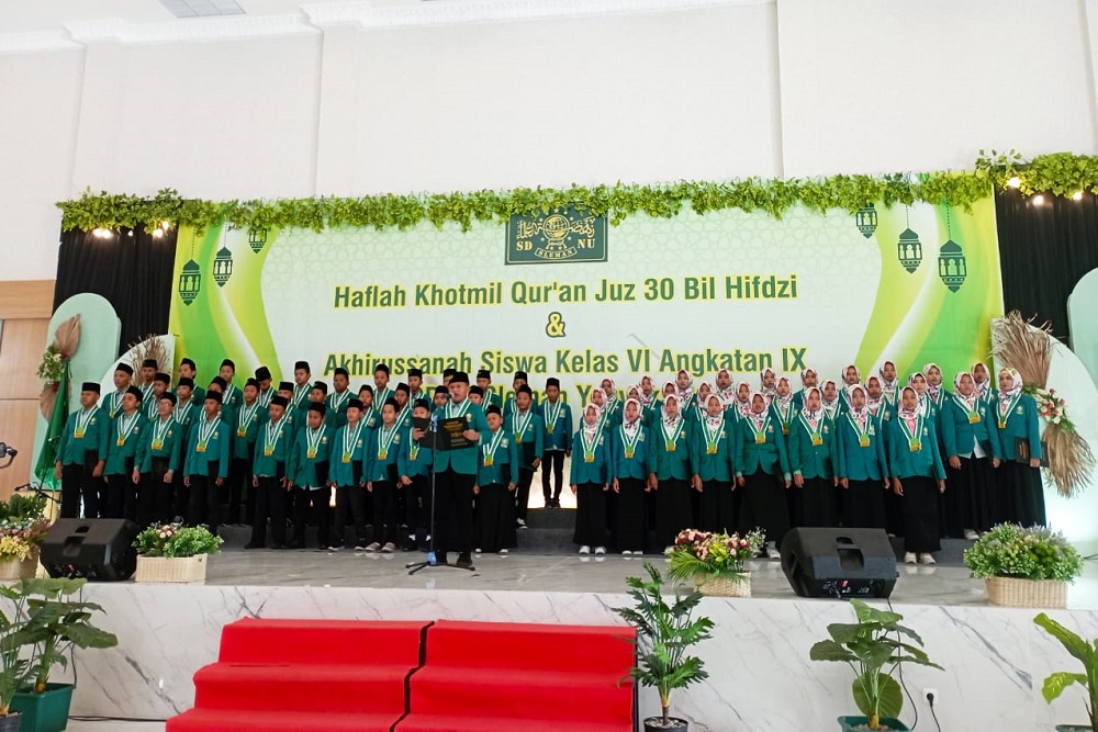 Wisuda Siswa SD NU Sleman Diwarnai Isak Tangis Haru