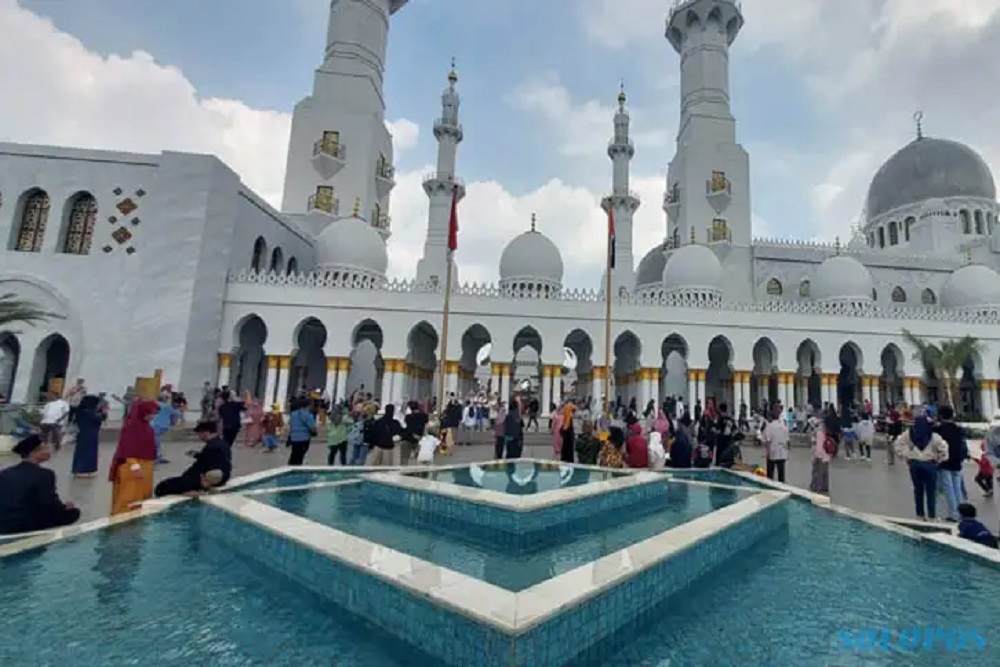 Satpam Masjid Sheikh Zayed Sempat Akan Dipecat Gara-gara Terima Uang Tip