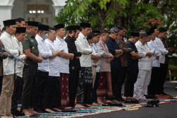 Presiden Jokowi Salat Iduladha di Gedung Agung Bersama Warga Jogja