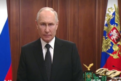 Perayaan Iduladha di Rusia, Putin Dapat Hadiah Alquran Usai Kunjungi Masjid Juma