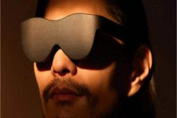 Sepasang Kacamata Unik untuk Baca E-Book, Mirip Headset Virtual Reality