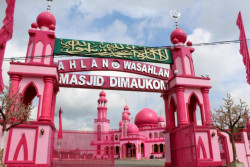 Unik! Masjid di Filipina Dicat Warna Pink biar Mencolok