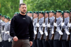 Presiden Ukraina Zelensky Kritik Keras NATO yang Dianggap Mengulur Waktu
