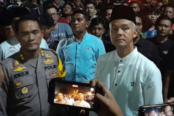 Ganjar Turut Pantau Evakuasi Kecelakaan KA Brantas