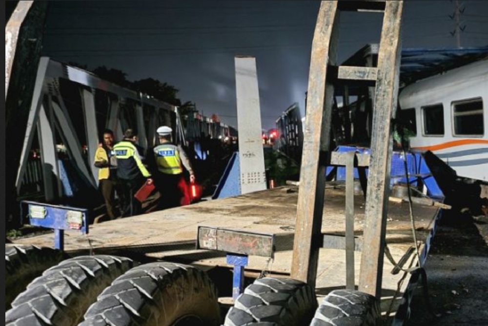 Tabrakan Kereta dan Truk, Masinis Diperiksa Polisi Didampini Pengacara PT KAI