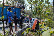 Tak Kuat Menanjak, Truk Muatan Terguling di Tanjakan Semin Gunungkidul