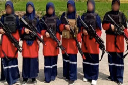 Foto 6 Santriwati Ponpes Magetan Bawa Airsoft Gun saat MPLS Jadi Viral, Begini Kronologinya