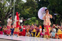 Buka Acara Istana Berkebaya di Istana Negara, Ini Baju yang Dikenakan Jokowi