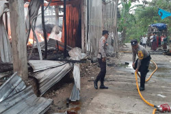 Gudang Rongsok di Bangunjiwo Terbakar, Butuh 3 Jam Pemadaman, Kerugian Tembus Rp100 Juta