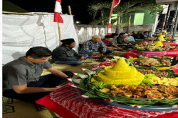 Malam Tirakatan, Warga Cikalan Bantul Sajikan Tujuh Tumpeng