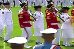 Ternyata Sepatu Lilly Pembawa Baki Lepas di Tempat Ini...