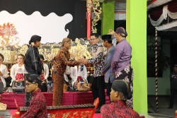 Punya Gedung Baru, Kapanewon Moyudan Gelar Wayangan