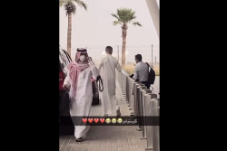 Viral Gaya Cristiano Ronaldo Bak Sultan Pakai Gamis di Arab Saudi