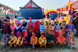 Pupuk Rasa Cinta Tanah Air, TK ABA Bogoran Gelar Pawai Pakai Baju Adat