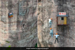 Bikin Takjub, Ada Warung Tergantung di Tebing Besar China