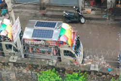 Heboh, Ada Penjual Es Krim Keliling Pakai Truk dengan Panel Surya