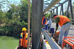 Telan Anggaran Rp2,6 Miliar, Jembatan Glagah Mulai Diperbaiki Siang Tadi