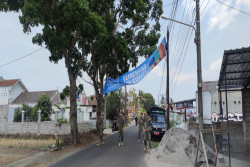 Satpol PP Sleman Tertibkan Belasan Spanduk dan Banner Tak Berizin