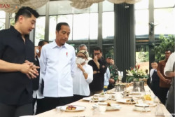 Persiapan Gala Dinner KTT ke-43 ASEAN Ditinjau Presiden Jokowi