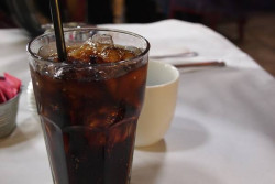 Ini Dampak Kesehatan Jika Minum Soda Berlebihan