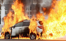 Diduga Alami Korsleting, Mobil Pick Up Terbakar di Kalasan