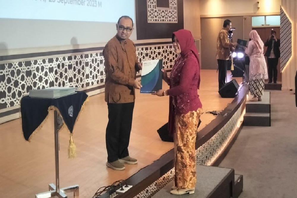 Ratusan Guru Akhirnya Peroleh Sertifikat Pendidik Usai Jalani Perkuliahan