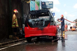 Mobil Milik Babinsa di Gunungkidul Mendadak Terbakar di Jalan Kota Wonosari