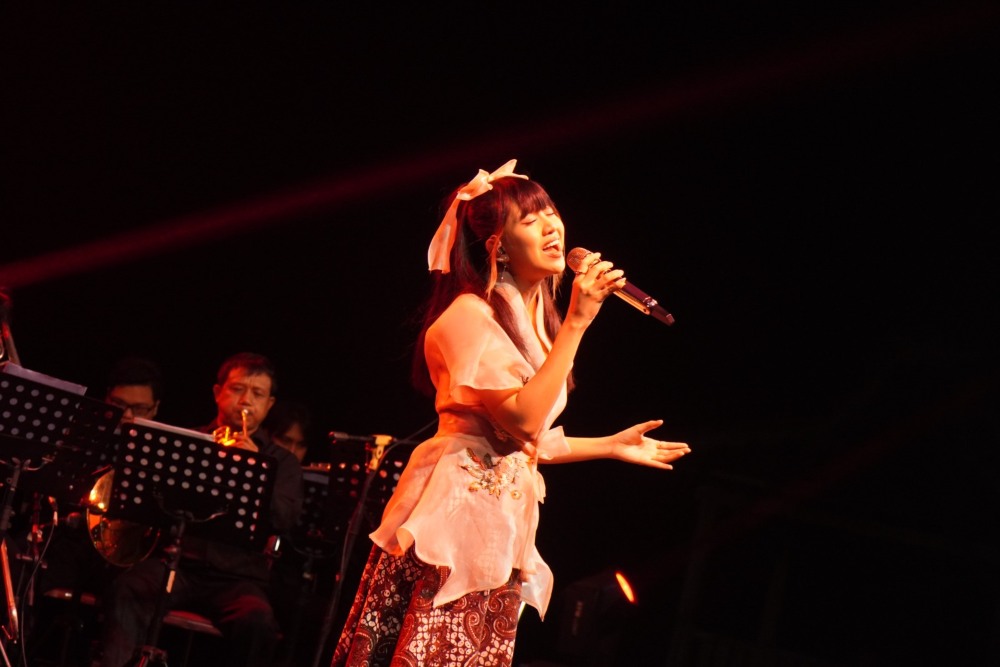 Ghea Indrawari Meriahkan Symphony Gumuk Pasir 2023