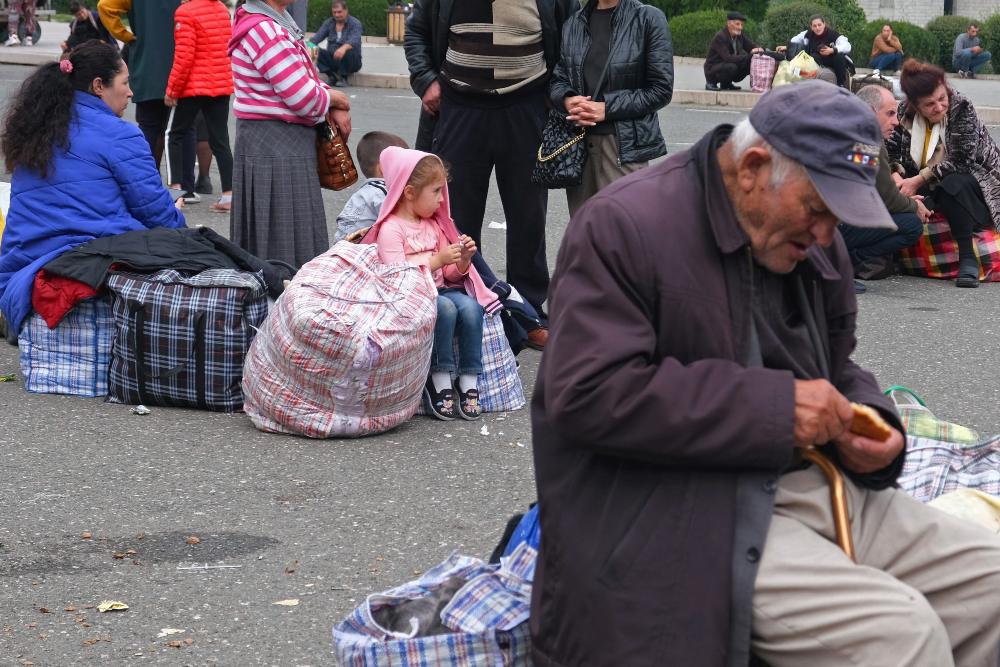 Konflik Armenia-Azerbaijan: 19.000 Orang di Nagorno-Karabakh Mengungsi