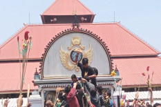Grebeg Maulud Kraton Jogja, Ratusan Warga Berebut Gunungan Hasil Bumi