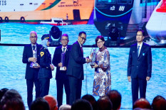 Dinilai Peduli Pada Transportasi Ramah Lingkungan, Rektor UGM Terima Penghargaan Dalam Hub Space X KAI Expo