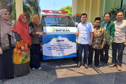 BPKH Serahkan Ambulans dari Dana Kemaslahatan pada Unimma