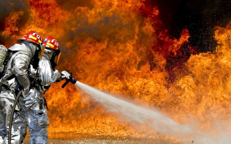 Kebakaran Garasi Bus di Sonosewu, Mobil hingga Motor Ikut Terbakar