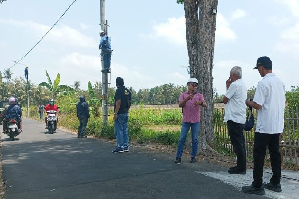 Jalan Timbangan Tebu Ambarketawang Dipasang Lampu Penerangan