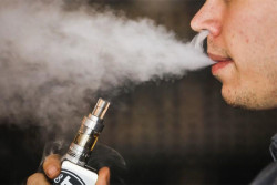 Bahaya! Vape Bisa Sebabkan Masalah Mata hingga Kebutaan