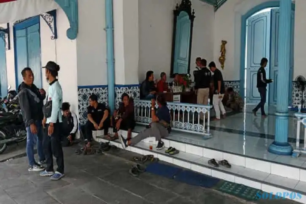 2 Kubu Berkumpul Bikin Kraton Solo Menghangat, Dipicu Eksekusi Pembukaan Pintu Kori Kamandungan