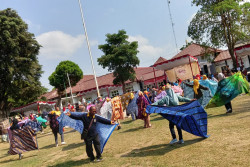 Senam Massal dan Parade Batik Menandai Dimulainya Gebyar Batik Sleman 2023