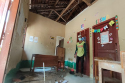 Atap Ruangan Ambrol, Siswa SDN Candibaru 1 Gunungkidul Terpaksa Belajar di Musala