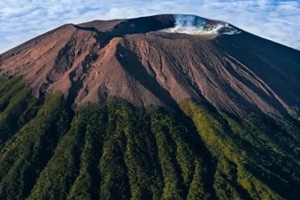 Gunung Slamet Naik Status Jadi Level Waspada, Potensi Erupsi Magmatik