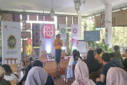 FSY 2023 Ajak Peserta Menulis Karya Sastra dari Kotabaru