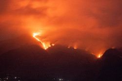 Kebakaran Gunung Merbabu Meluas, Alami Sesak Nafas Puluhan Warga Diungsikan
