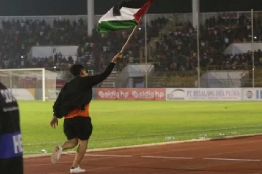 Suporter Kibarkan Bendera Palestina, Persiraja Disanksi, Ini Penjelasan Larangannya...