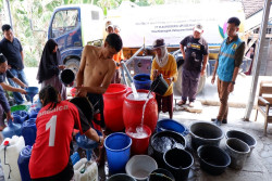 Bantu Warga Terdampak Kekeringan, PLN Salurkan 1 Juta Liter Air Bersih di Jateng & DIY