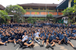 Maraknya Kasus Bullying, Waroeng Steak Kampanyekan Anti Bullying pada Ribuan Pelajar